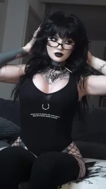 Nikki Bitez (@nikkiebitez) Snapchat Stories, Spotlight & Lenses