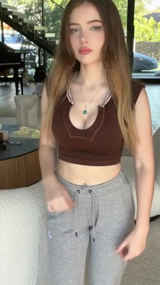 Eva Langwin (@evalangwin) | Snapchat Stories, Spotlight & Lenses