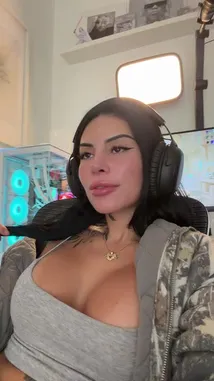 Breezy Foxx (@breezy.foxx) | Snapchat Stories, Spotlight & Lenses