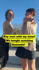 noarmsgirl (@noarmsgirl) Snapchat Stories, Spotlight & Lenses