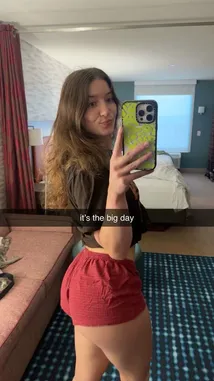 Amelia (@ameliabfit) Snapchat Stories, Spotlight & Lenses