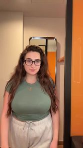 Julia Ain (@qveenjuliaaa) | Snapchat Stories, Spotlight & Lenses