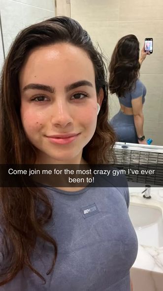 Sofia Elizabeth (@sofiastillspams) Snapchat Stories, Spotlight & Lenses