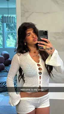 Ari Kytsya (@ariel.kytsya) Snapchat Stories, Spotlight & Lenses