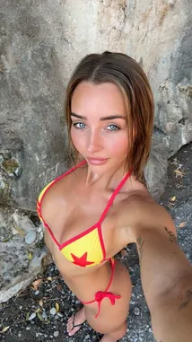 Briana Armbruster (@theskimaskgirl) | Snapchat Stories, Spotlight & Lenses