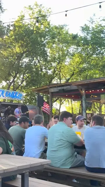 Spotlight at Truck Yard by @josemunoz05