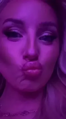 Charlotte Parkes (@charlparkesx) | Snapchat Stories, Spotlight & Lenses