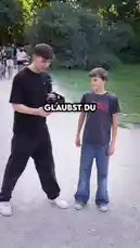Finnel stellt verschiedene Personen vor und testet ihre Stärke in einer Reihe von Wettkämpfen. Die Ergebnisse sind überraschend – wer ist stärker als erwartet? Ein lustiges und spannendes Stärke-Test-Challenge-Video. by @finnel with Original Sound by finnel