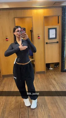 Vanessa Legrow (@flexwness) Snapchat Stories, Spotlight & Lenses