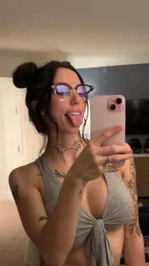 Karli Anne (@itskarliannee) Snapchat Stories, Spotlight & Lenses