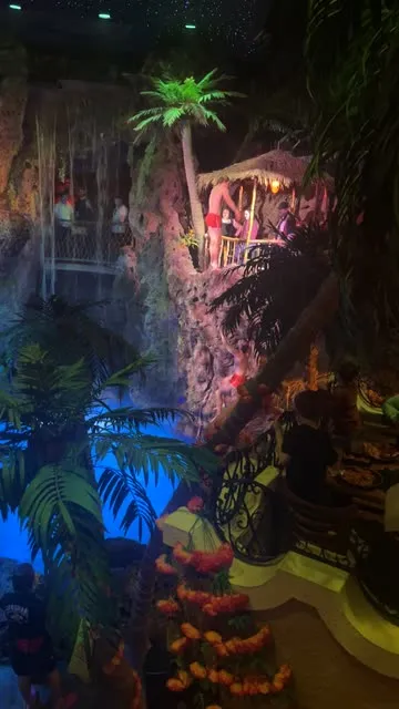 Spotlight at Casa Bonita by @amaemichaels
