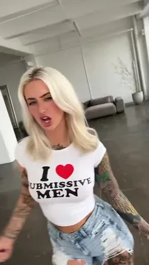 Essie Bone (@itbabyessie) | Snapchat Stories, Spotlight & Lenses