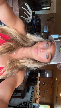 whitney💛 (@whitney253r) | Snapchat Stories, Spotlight & Lenses
