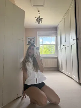 Zoe Rhode (@zoerhodee) | Snapchat Stories, Spotlight & Lenses