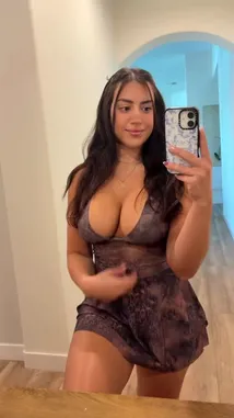 Mia Monroe (@miamonroe.xo) | Snapchat Stories, Spotlight & Lenses