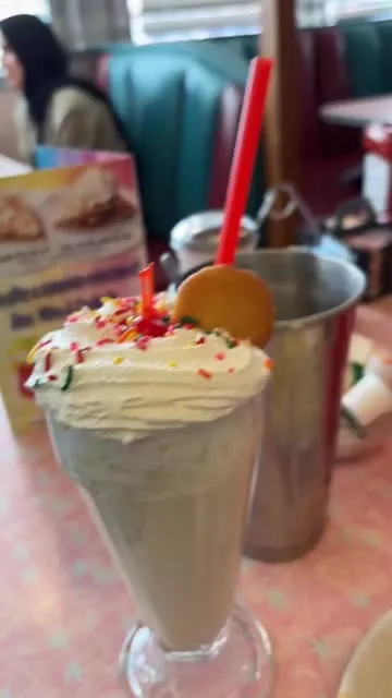 Spotlight at Rosie's Diner Aurora by @valliehi