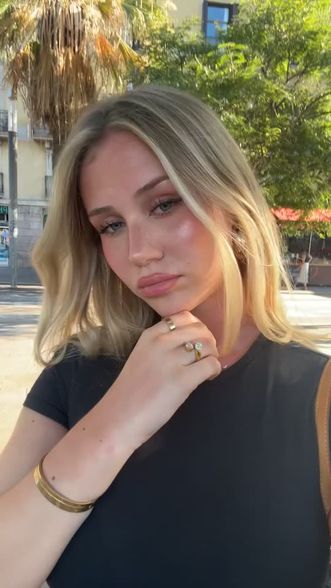 Gina-Maria (@ginalaitschek) Snapchat Stories, Spotlight & Lenses