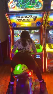 Lainabearrknee (@lainabearrknee) | Snapchat Stories, Spotlight & Lenses