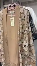 شاهد مجموعة مختارة من أحدث صيحات الموضة من كود إناقتي، تشمل سترات بألوان ترابية وخضراء فاتحة مع طبعات زهرية رائعة، بالإضافة إلى فساتين سوداء مزينة بتطريزات بيضاء وأقمشة ناعمة. استمتع بعرض الأناقة اليومية والرسمية في نفس الوقت. by @code.a3 with original sound