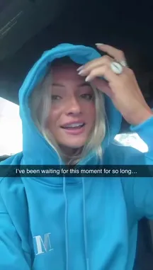 Sallie (@sallie.gracee) | Snapchat Stories, Spotlight & Lenses