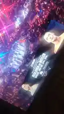dassweenbean 님이 만든 Original Sound 포함 @dassweenbean 님이 만든 This short clip captures the excitement surrounding Sabrina Carpenter's concert tickets, starting with a view of her 'The Serenity Tour' stage production. It then cuts to a fan, proudly wearing an Arsenal jersey, giving a thumbs-up while another person grills food outdoors at dusk. The scene blends high-energy pop culture with casual, everyday life.