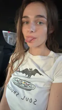 Meg Nutt (@megnutt02lovesu) Snapchat Stories, Spotlight & Lenses