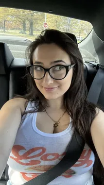 Julia Ain (@qveenjuliaaa) Snapchat Stories, Spotlight & Lenses