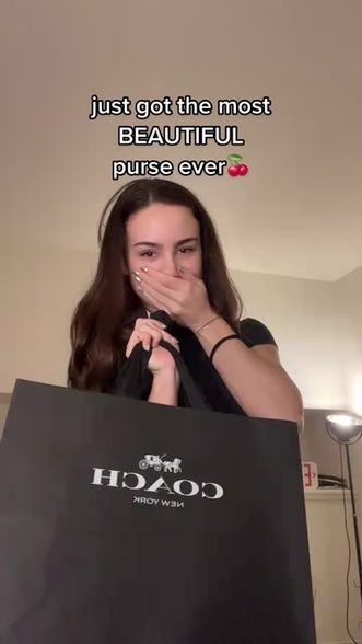 Sofia Elizabeth (@sofiastillspams) Snapchat Stories, Spotlight & Lenses