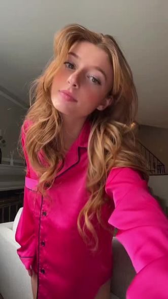 Carmie (@carmmieecat) Snapchat Stories, Spotlight & Lenses