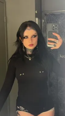 Nikki Bitez (@nikkiebitez) Snapchat Stories, Spotlight & Lenses