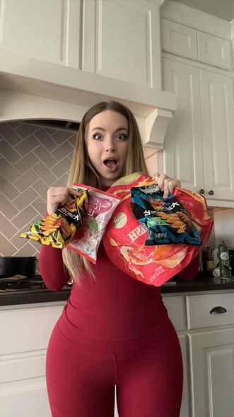 Kassidie Kosa (@itskaslolll) Snapchat Stories, Spotlight & Lenses