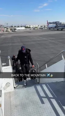 Watch as a player associated with the LA Clippers descends the aircraft stairs at the airport, showcasing a casual yet stylish look with a black tracksuit and cap. This candid moment captures the behind-the-scenes travel vibe of a professional athlete, providing fans with an authentic glimpse into life off the court. by @clippers with Original Sound by clippers