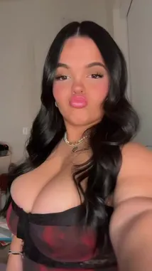 Meg Banks (@megbanks2) Snapchat Stories, Spotlight & Lenses