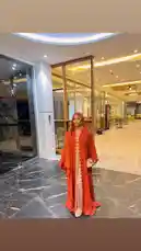 Watch Everything Naddy showcase her elegant style in a beautiful orange abaya and matching hijab. This look is perfect for those seeking modest fashion inspiration, especially for events like Eid or other special occasions. by @everythingnaddy with Matan Oga💰 by Hiki sanda👸