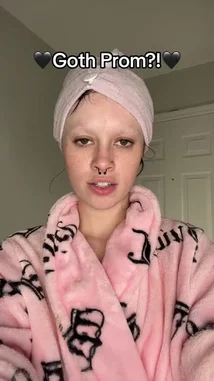 𝔼 𝕄 𝕀 𝕃 𝕐 (@undeadem) | Snapchat Stories, Spotlight & Lenses