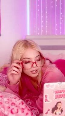 mo 💋💖 💞 (@thatdollmo) | Snapchat Stories, Spotlight & Lenses