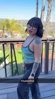 Britney Loh 💗 ( itsbritneyloh) Snapchat Stories, Spotlight & Lenses