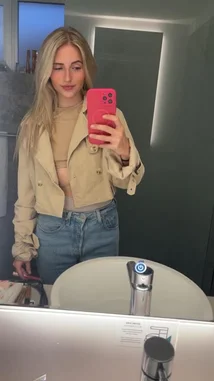 Watch Soph 🧊🍋 take a mirror selfie in her bathroom, showcasing a chic beige cropped jacket over a matching top paired with high-waisted blue jeans. This quick fashion moment captures her personal style and provides inspiration for casual outfit ideas. by @rs4_6h with original sound