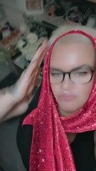 Preview for a Spotlight video that uses the Glitter Scarf Lens
