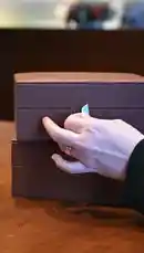 اللي فاهم بالعود يعرف 👇مو كل عود غالي يعني يستاهللكن لما تجمع بين نقاء الريحة + ثبات قوي + فوحان واضحهني نتكلم عن مستوى مختلف 👌الموروكي VIP… فخامة ناعمة و by @shamslinep with shamslinep by Original Sound