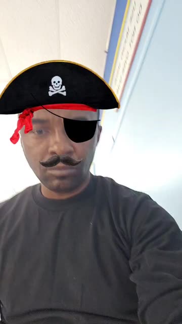 Preview for a Spotlight video that uses the Pirates Mask Lens