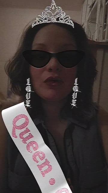 Preview for a Spotlight video that uses the Queen Lens
