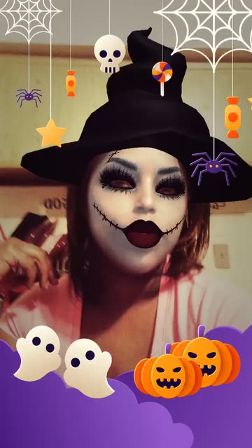 Preview for a Spotlight video that uses the Halloween elements Lens