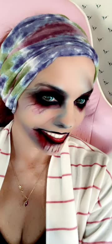 Preview for a Spotlight video that uses the clown mask Lens