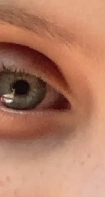 Preview for a Spotlight video that uses the your mom Lens