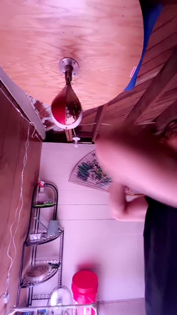 Preview for a Spotlight video that uses the Sendpics Lens