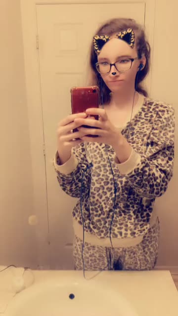 Preview for a Spotlight video that uses the Leopard Cat Ears Lens