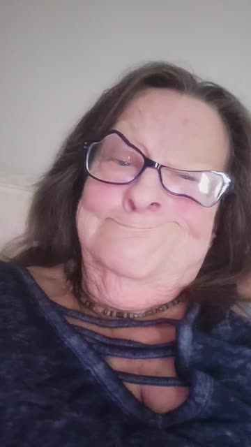 Preview for a Spotlight video that uses the Smirk Face Lens