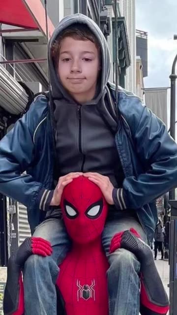 Preview for a Spotlight video that uses the Spidermansy Lens