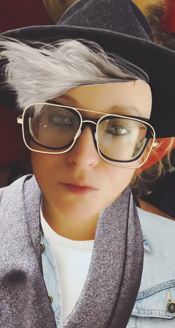 Preview for a Spotlight video that uses the Hipster Look Lens